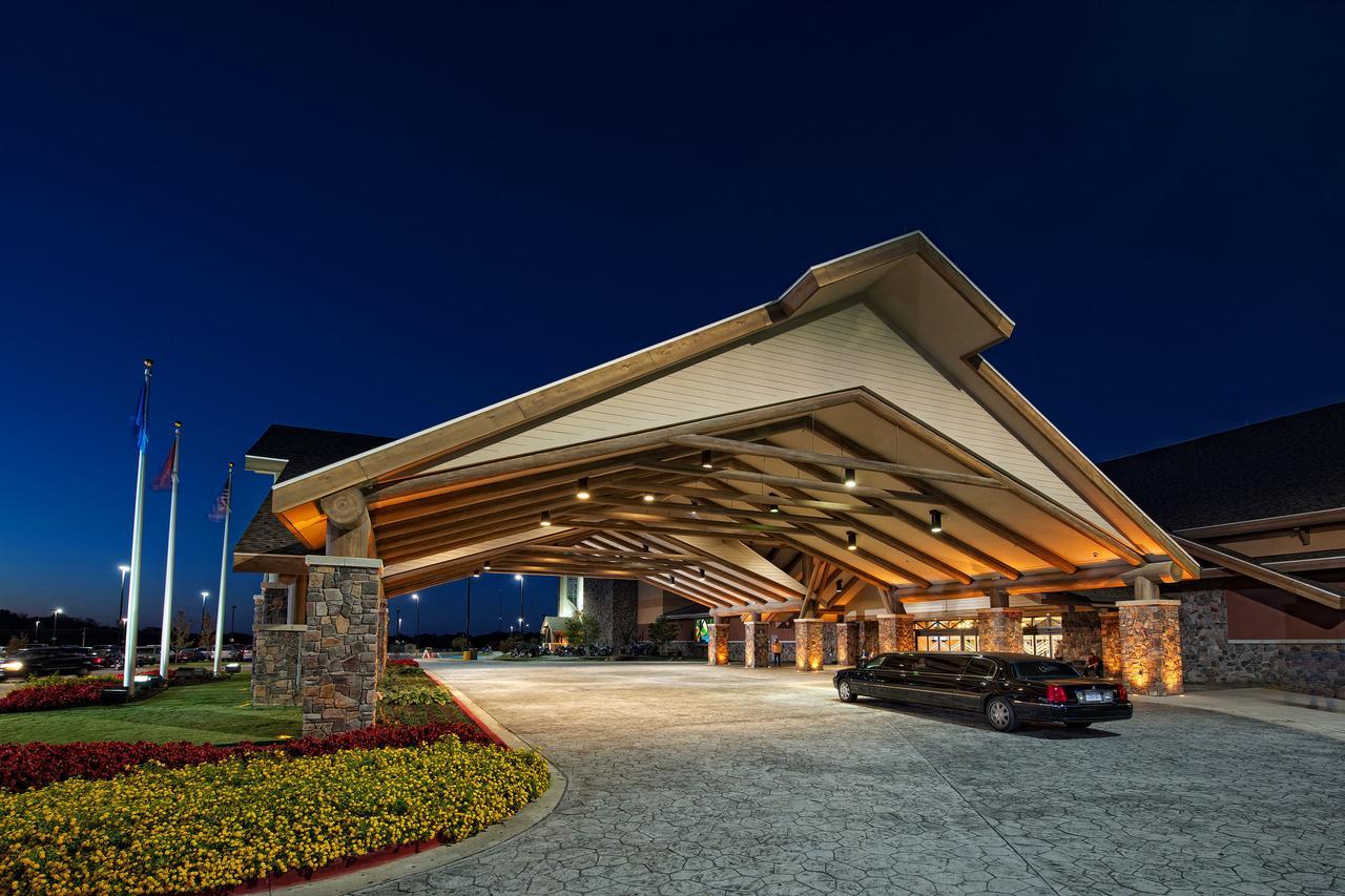 Cherokee Casino West Siloam Springs Resort Bagian luar foto