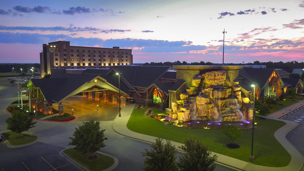 Cherokee Casino West Siloam Springs Resort Bagian luar foto